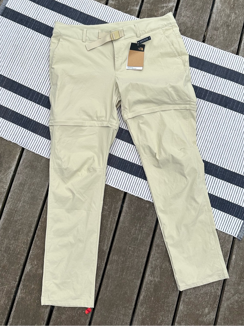 The North Face paramount Convertible Pants in gravel